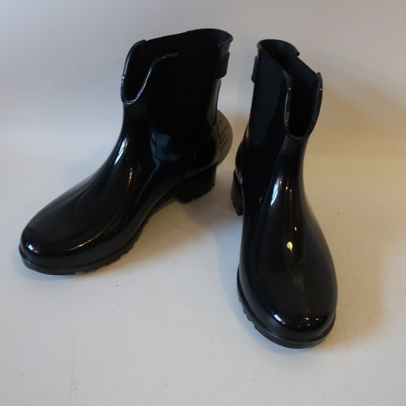 NWOB WOMENS DAV CHICAGO SOLID BLACK WEATHERPROOF BOOTIES 9 * - Picture 1 of 10